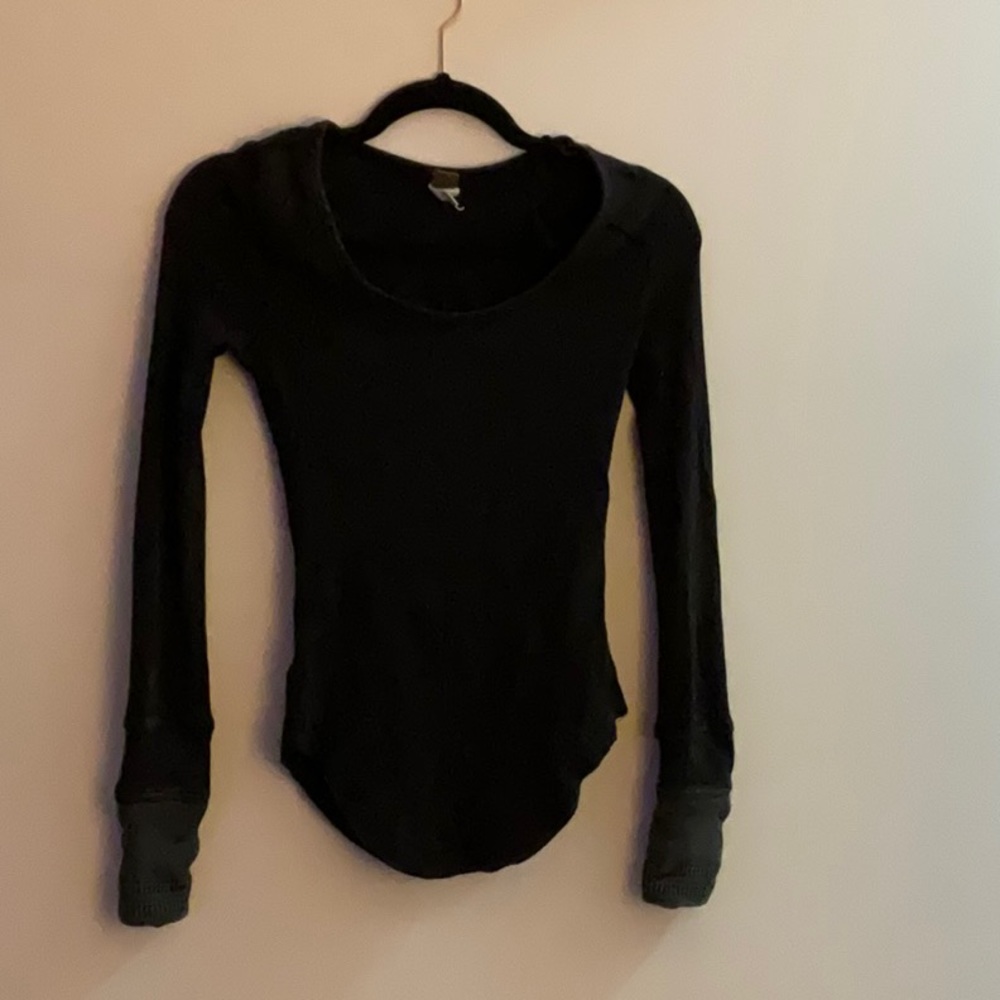 Fitted long sleeve